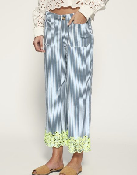 Pantalón con bordado de MdM