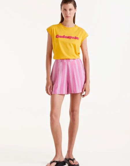 Short rosa con rayas en blanco