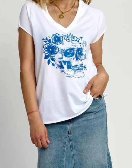 Camiseta "War is over" relieve color azul y blanco