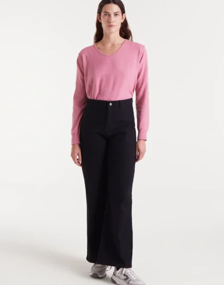 PANTALÓN VAQUERO CON BORDADO DE FRESAS