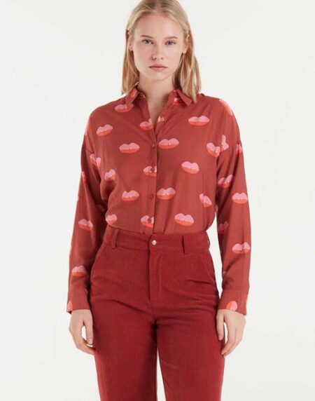 Camisa crepé ligero con estampado lips