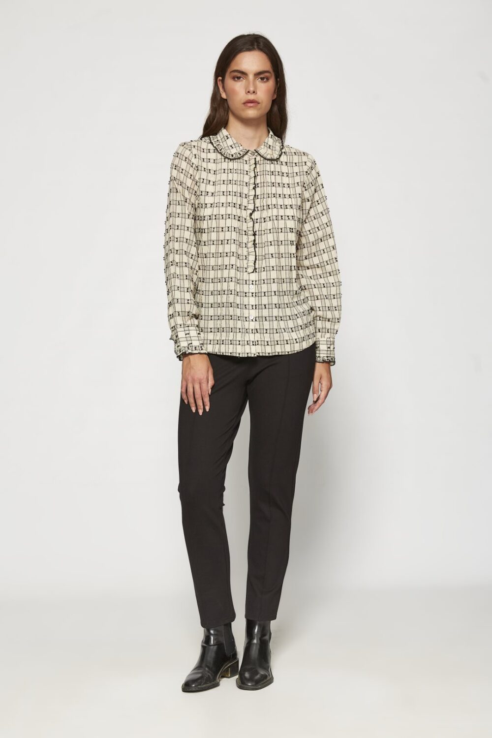 Blusa de cuadros dobby con volante y solapa