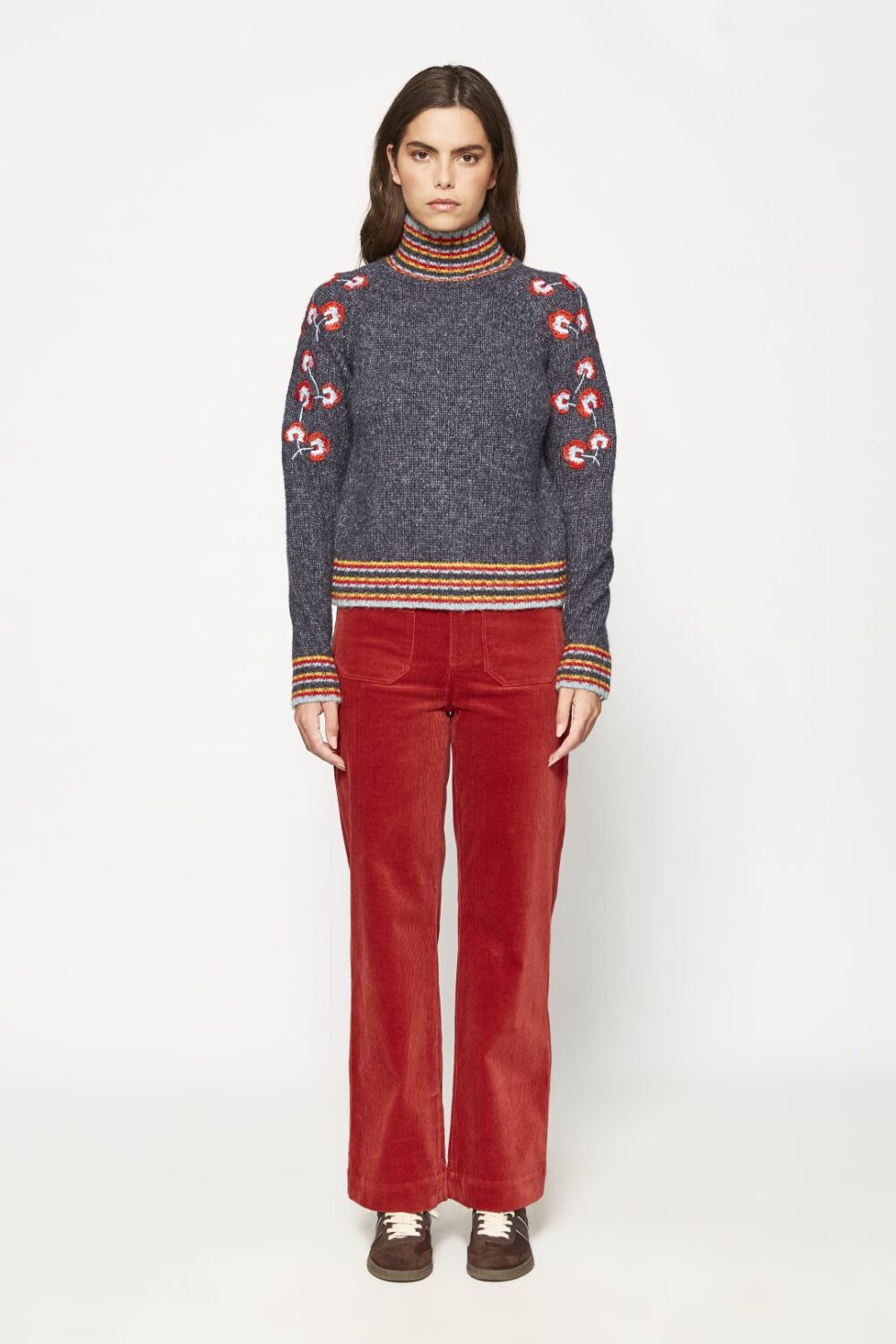 Jersey cuello alto con bordados