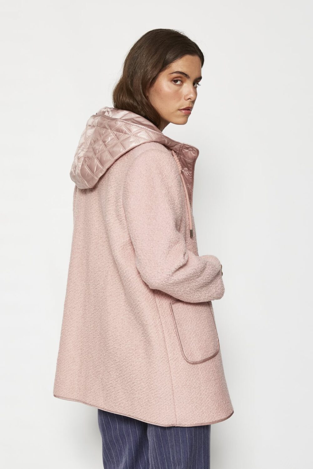 Chaqueta corta combinada de rizo y nylon - Imagen 2