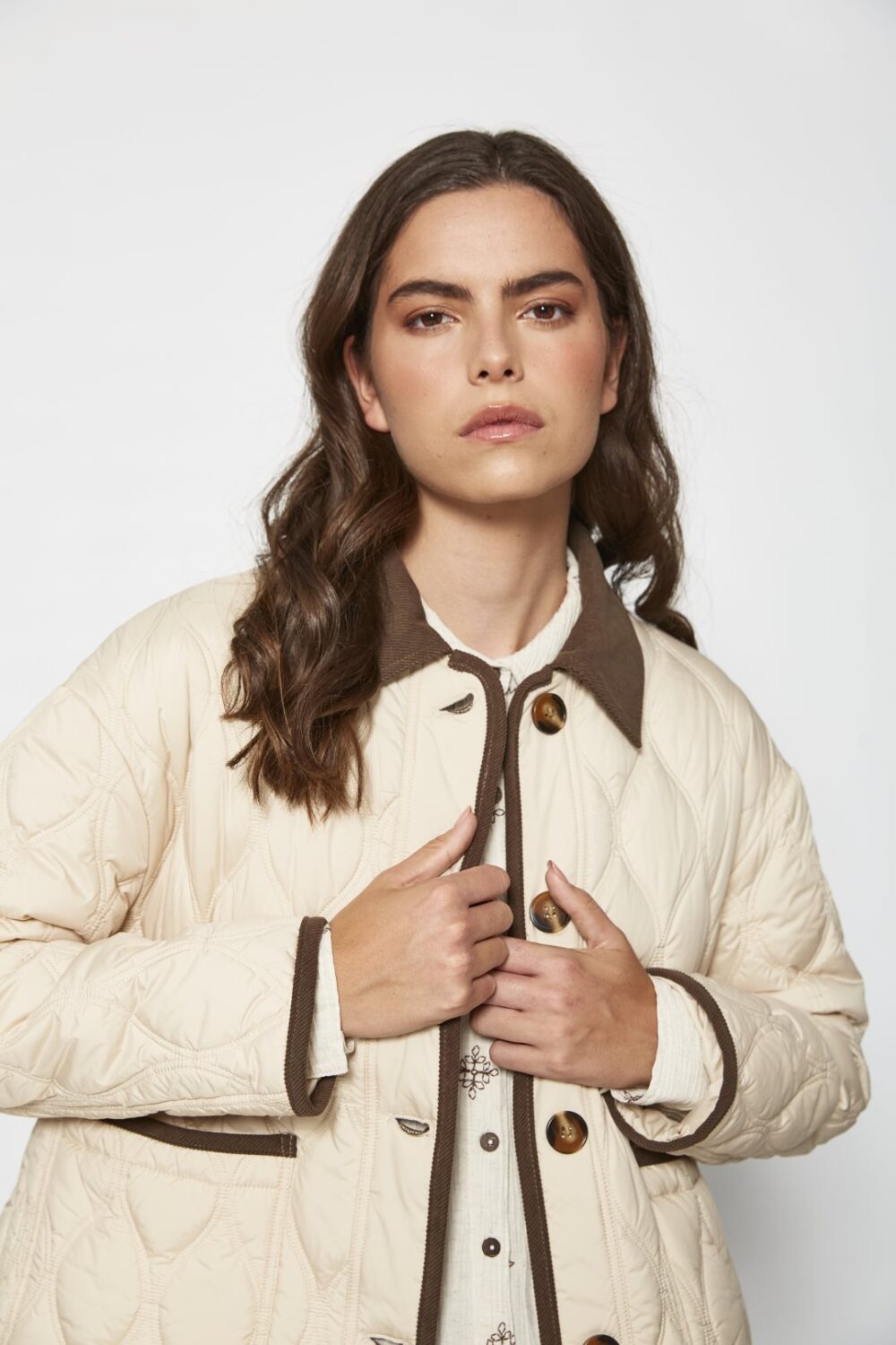 Chaqueta acolchada con cuello de pana - Imagen 2