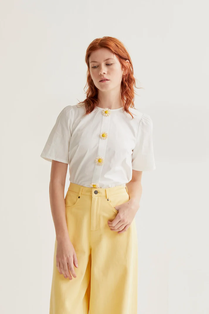Camisa 100% algodón con botones florales - Imagen 2