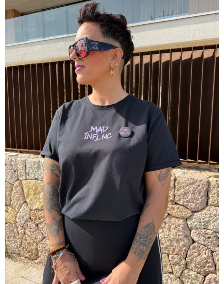 CAMISETA MAD LOGO LILA