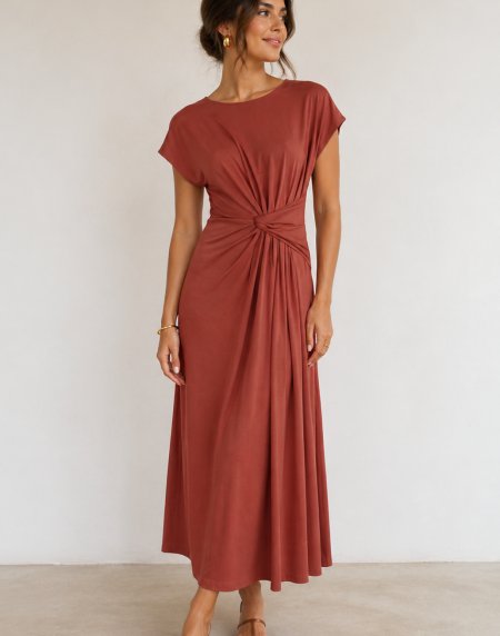 Vestido midi color caldera con nudo de MdM