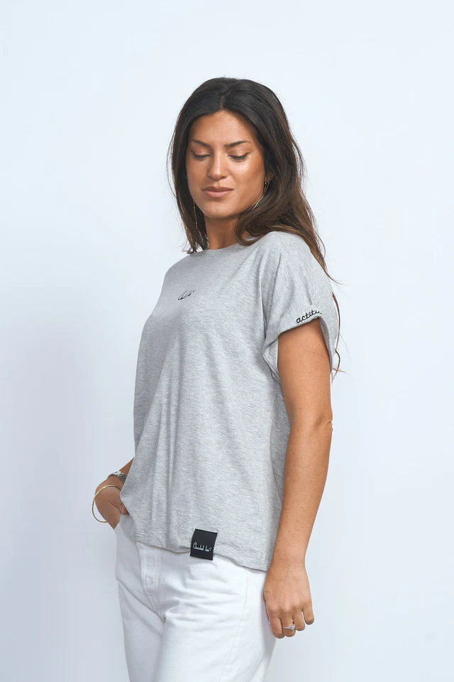 CAMISETA BÁSICA GRIS - Imagen 4
