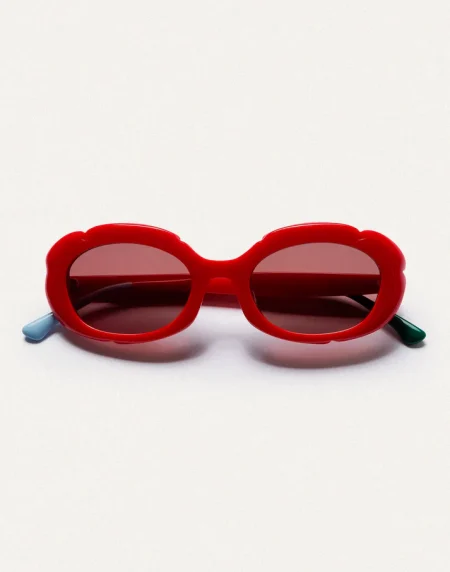 Gafas de sol rojas con punta patillas multicolor azul claro y verde