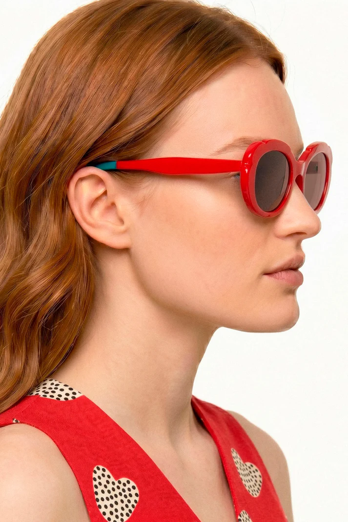 Gafas de sol rojas con punta patillas multicolor azul claro y verde - Imagen 6
