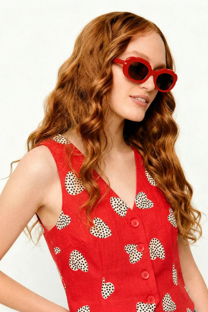 Gafas de sol rojas con punta patillas multicolor azul claro y verde - Imagen 4