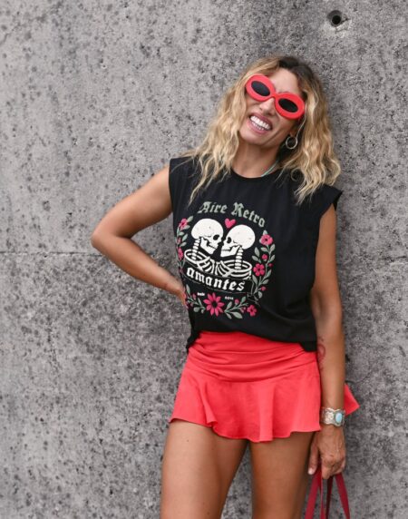 CAMISETA CHICA "AMANTES" NEGRA