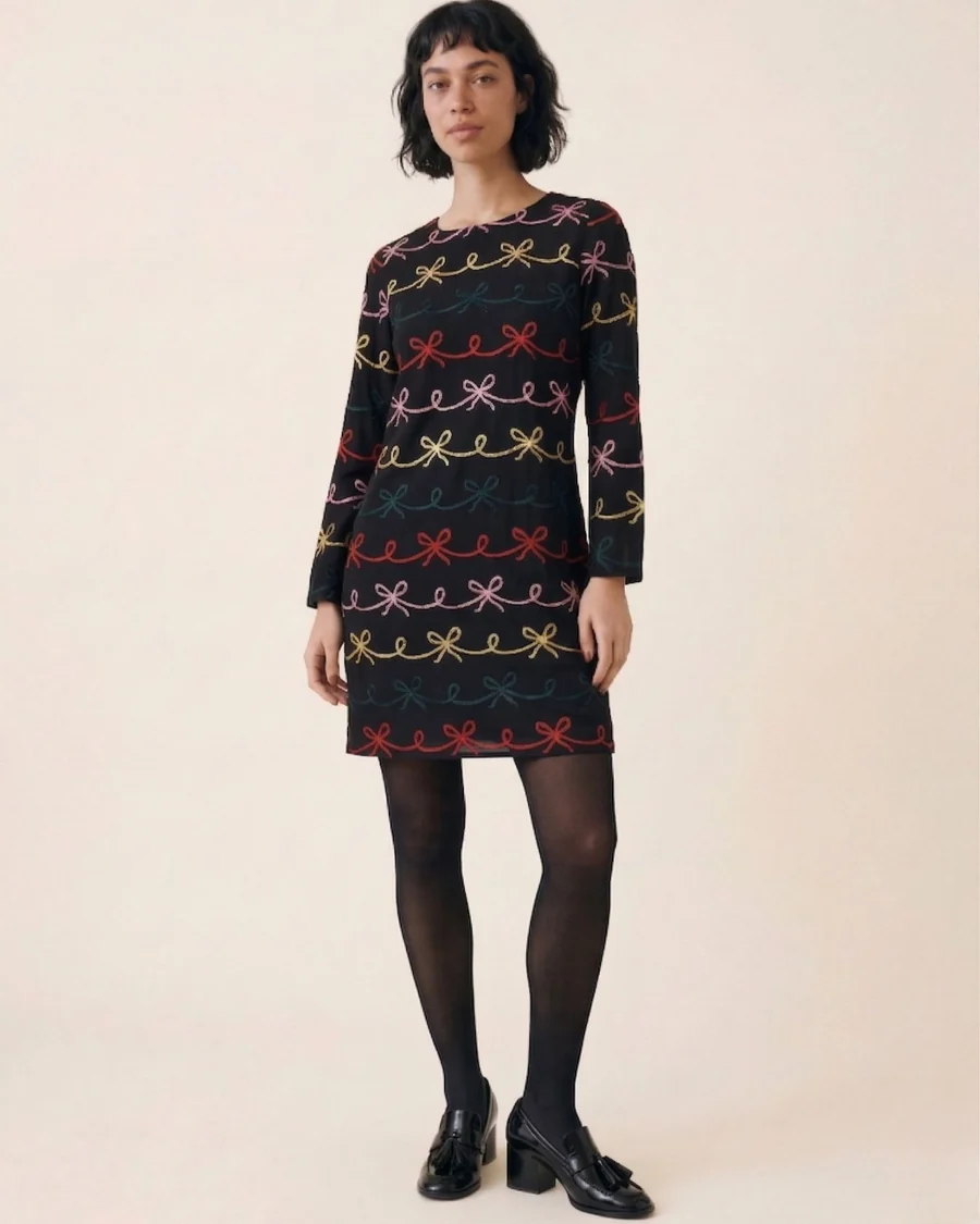 Vestido Corto Bordado Lazos - Imagen 3