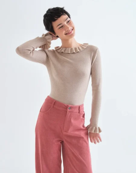 Top con volantes de punto beige