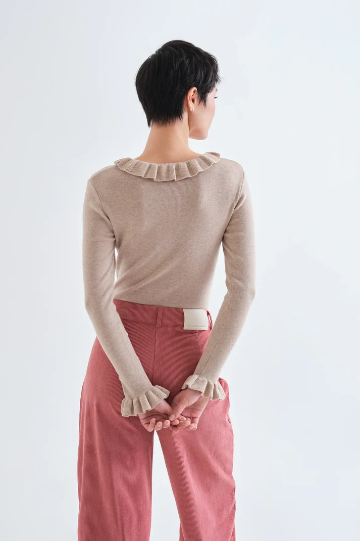 Top con volantes de punto beige - Imagen 6