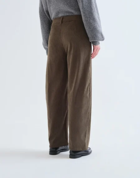 Pantalón de pana marrón oscuro