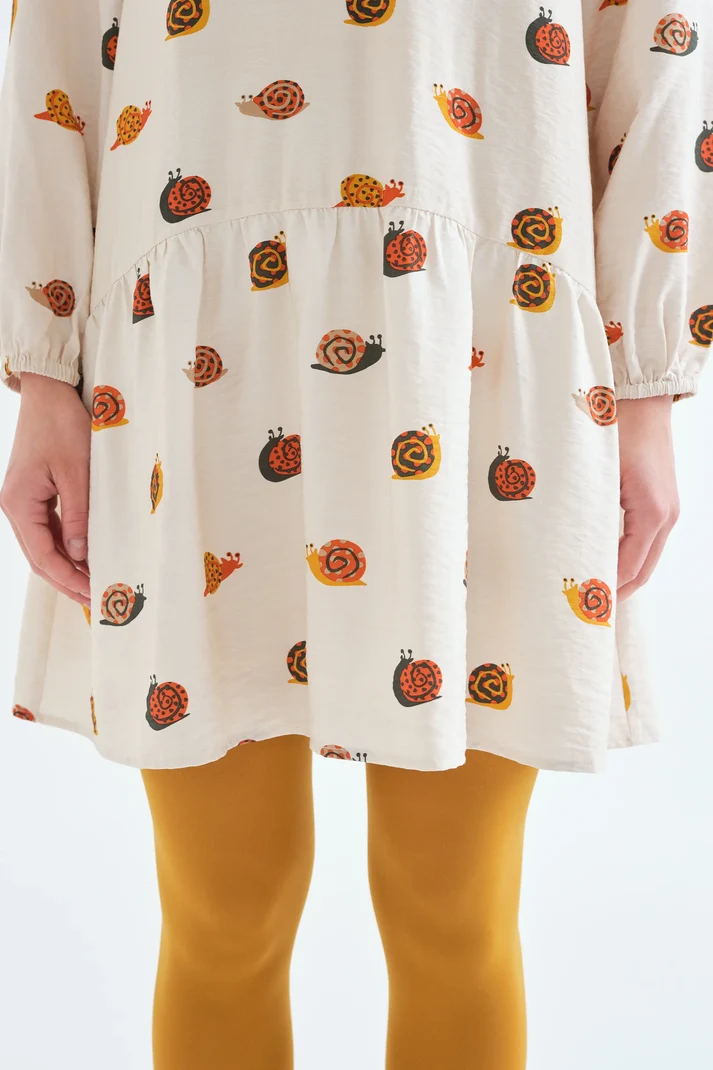 Vestido corto con estampado de caracoles - Imagen 5