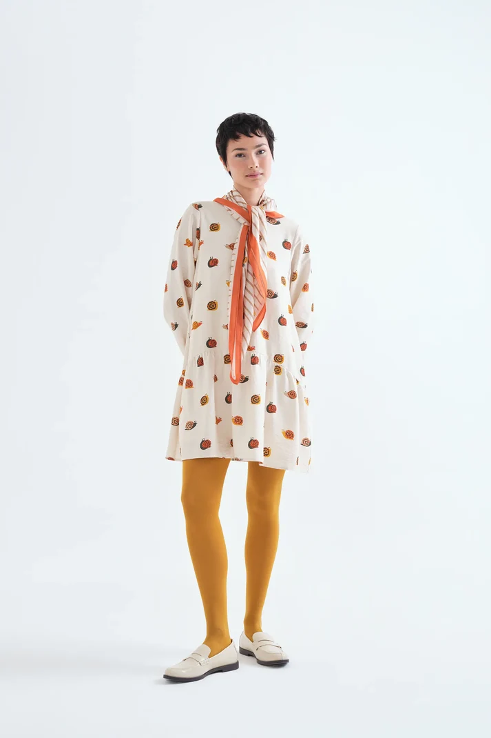 Vestido corto con estampado de caracoles - Imagen 2