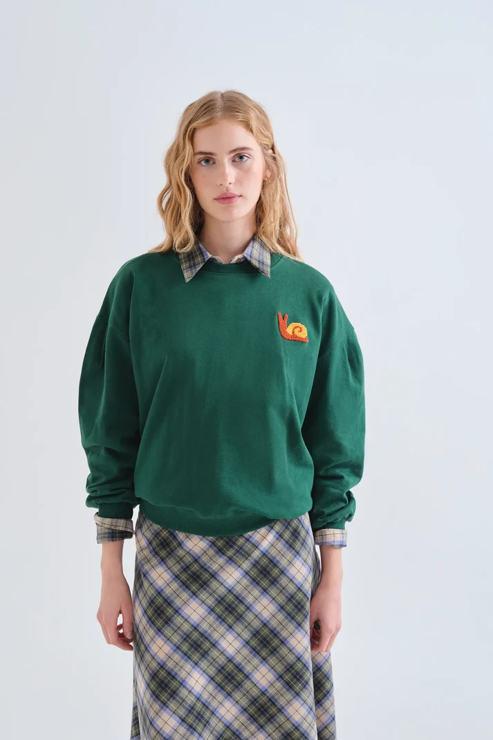Sudadera 100% algodón verde con parche de caracol