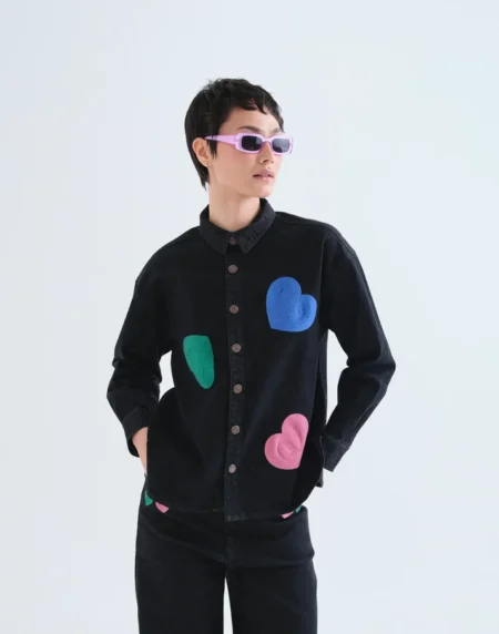 Camisa vaquera negra con estampado Candy