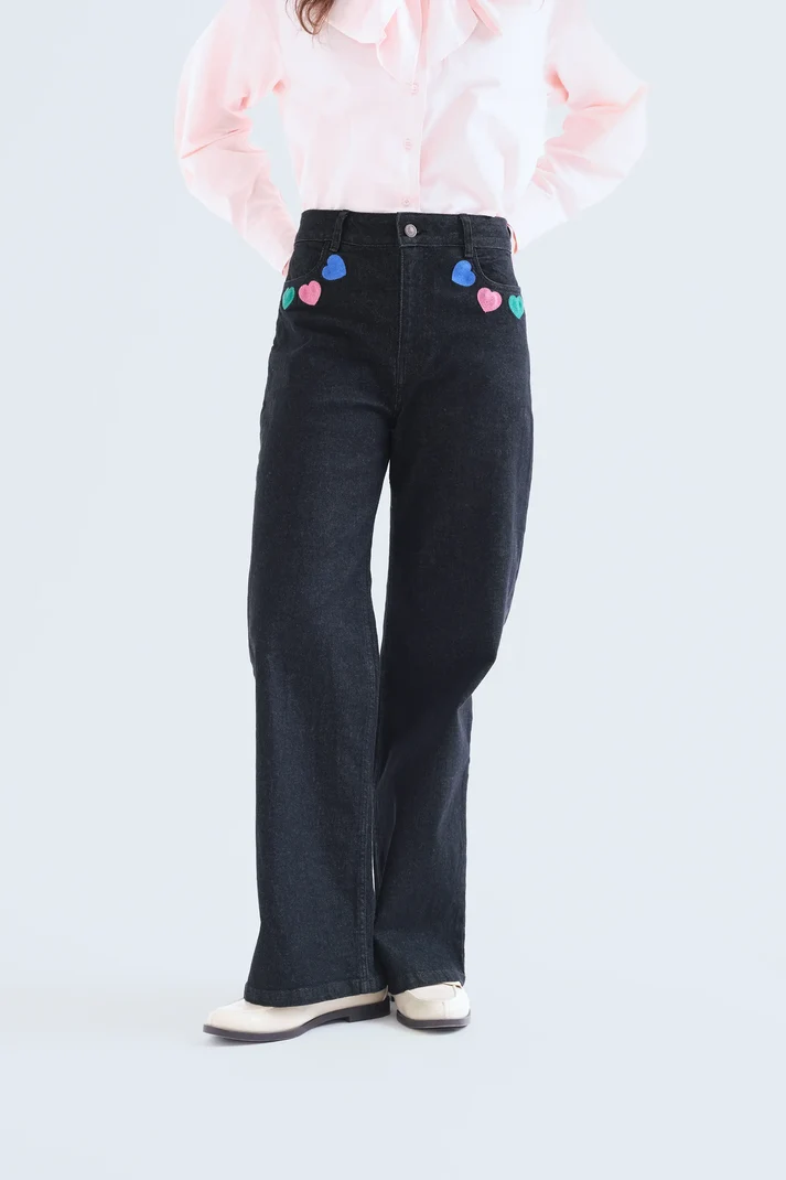 Pantalón vaquero negro con estampado Candy