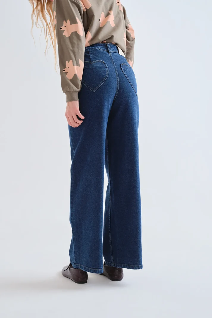 Pantalón vaquero azul marino con bolsillos de corazones - Imagen 7