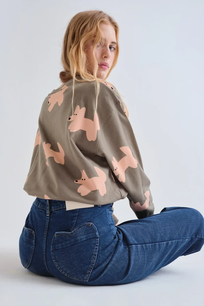 Pantalón vaquero azul marino con bolsillos de corazones - Imagen 6